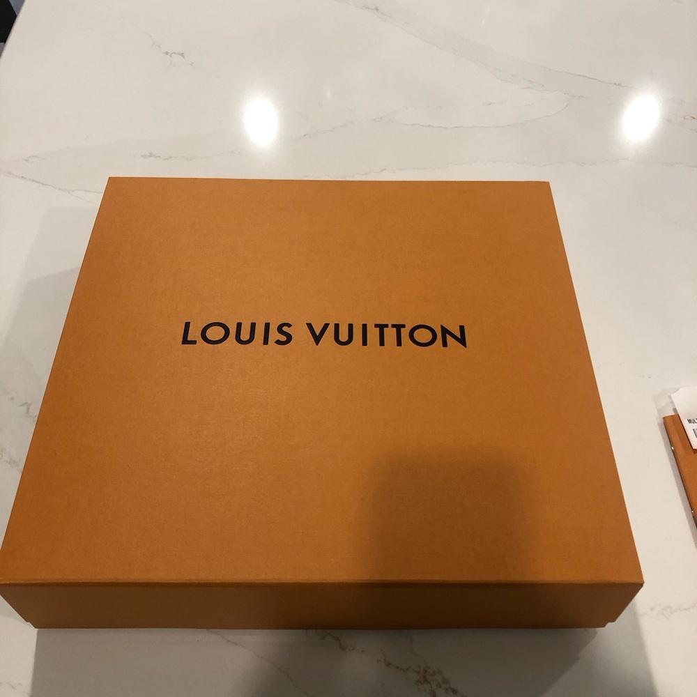 Basically New Authentic LV Crossbody